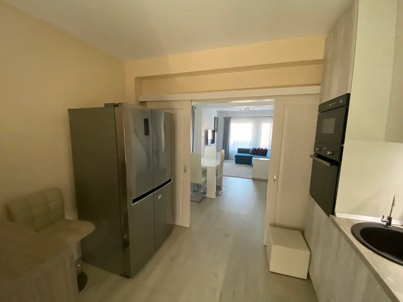 Bucătăria, cu vedere spre living